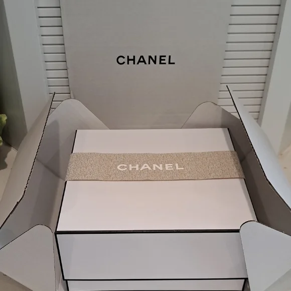 NWT CHANEL Black And Gold Sunglasses - Picture 12 of 12